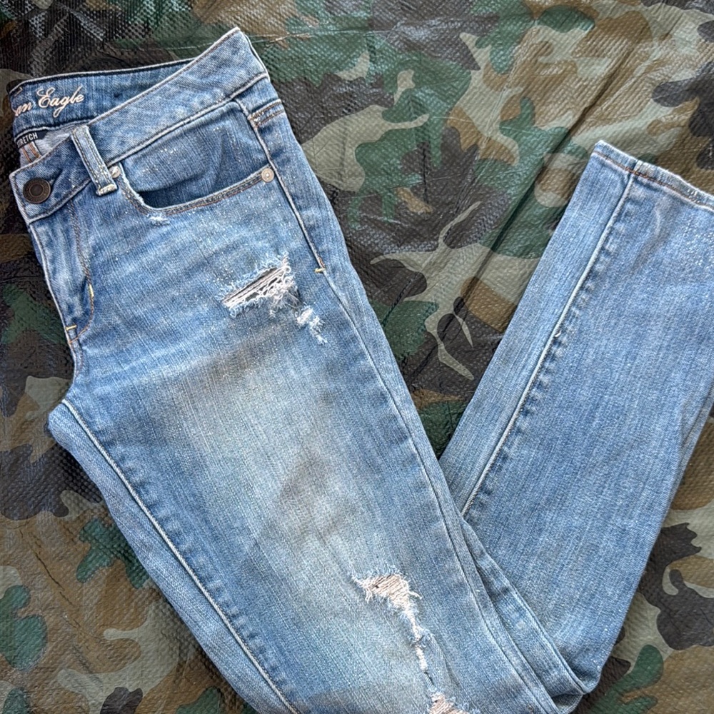 American Eagle Distressed Blue Jeans
